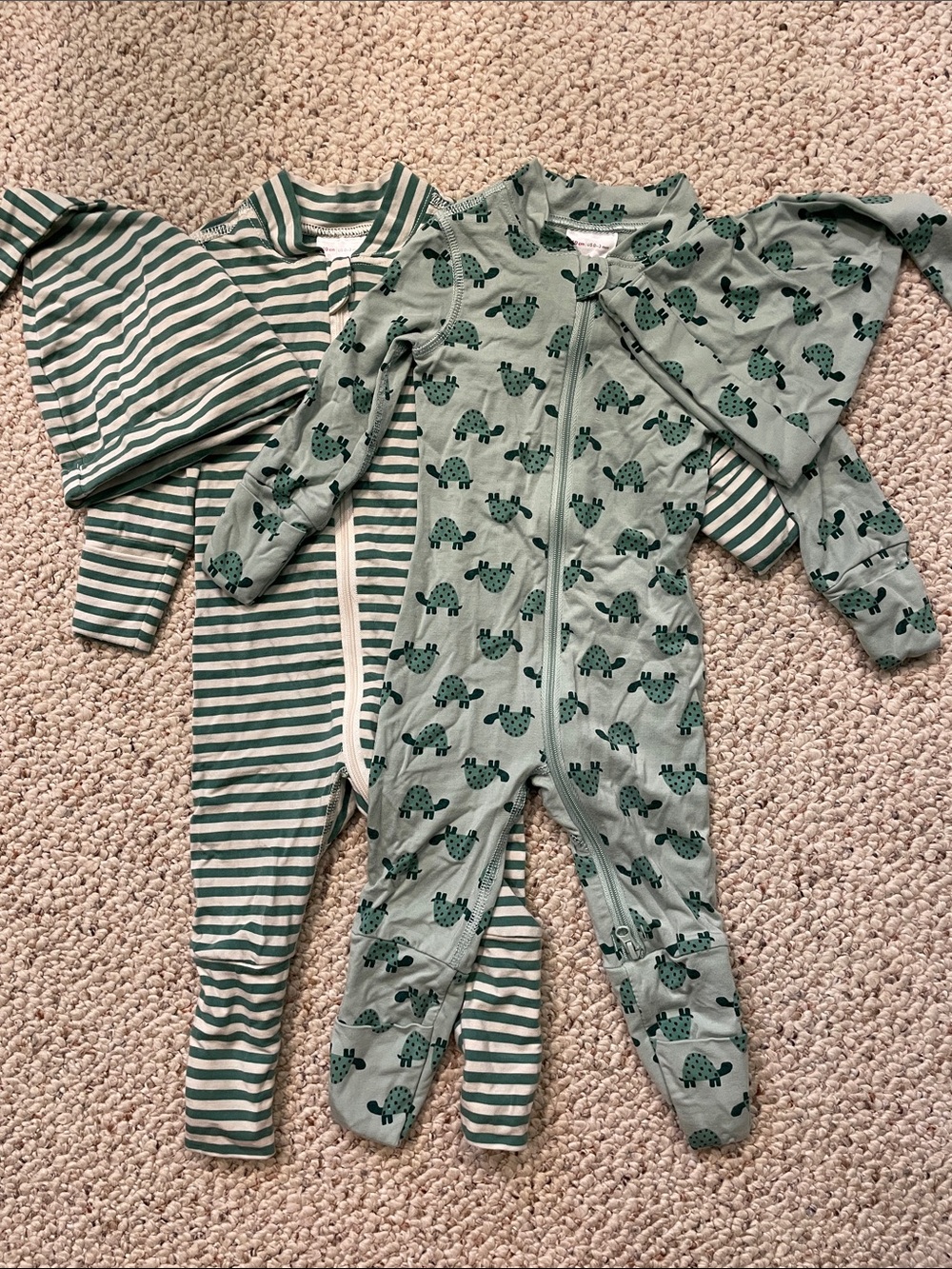 Like new! Set of 2 Hanna Andersson 0-3 month pajama + hat